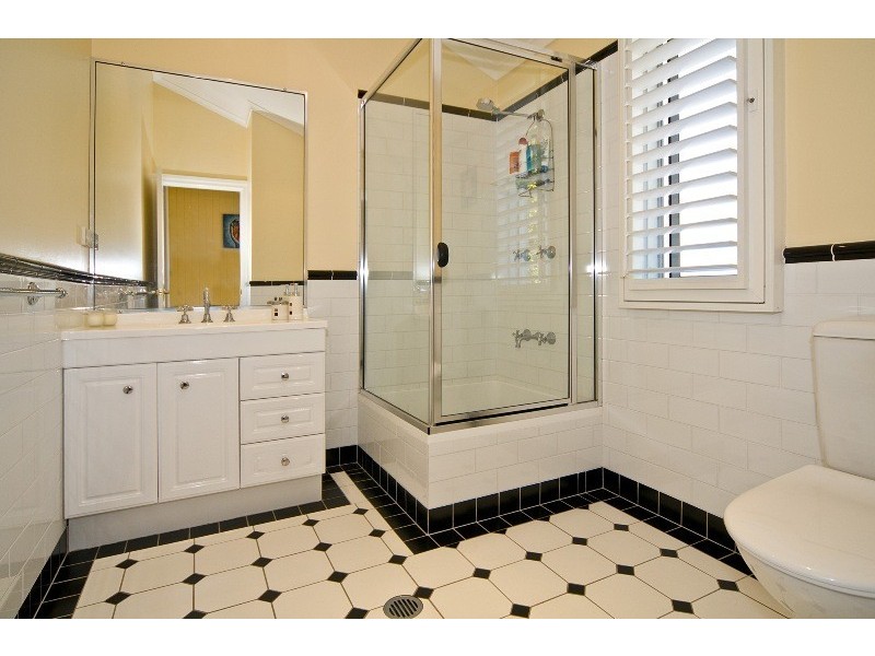 28 Bovelles Street, Camp Hill QLD 4152