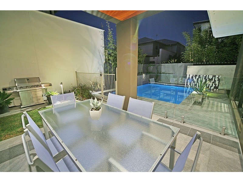 13 Edgewater Place, Bulimba QLD 4171