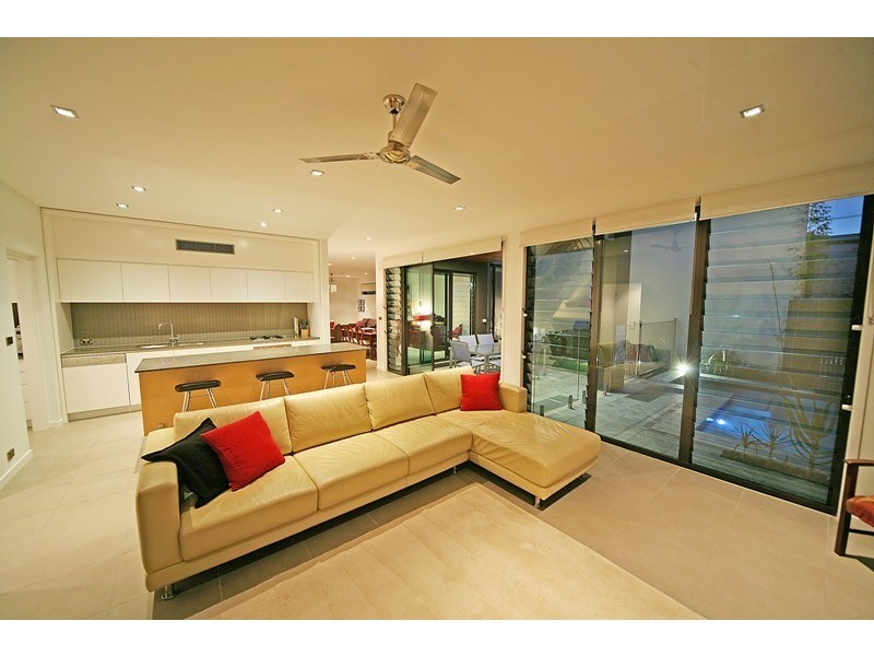 13 Edgewater Place, Bulimba QLD 4171