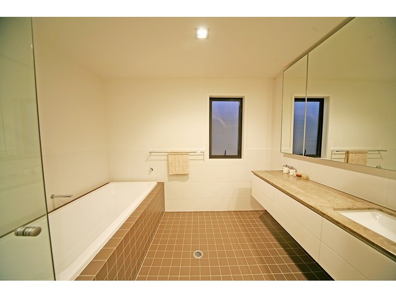 13 Edgewater Place, Bulimba QLD 4171