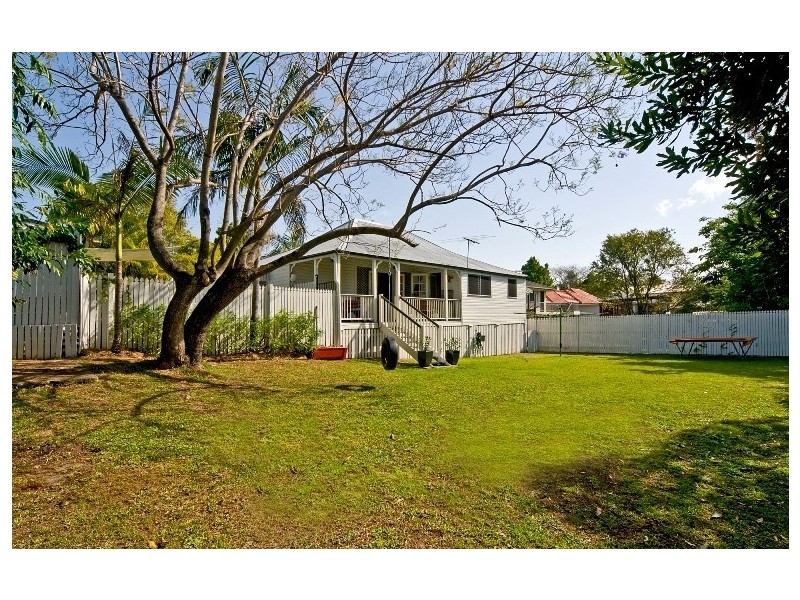 74 Erica Street, Cannon Hill QLD 4170