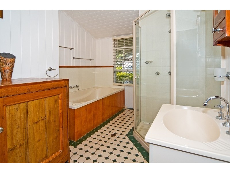 74 Erica Street, Cannon Hill QLD 4170