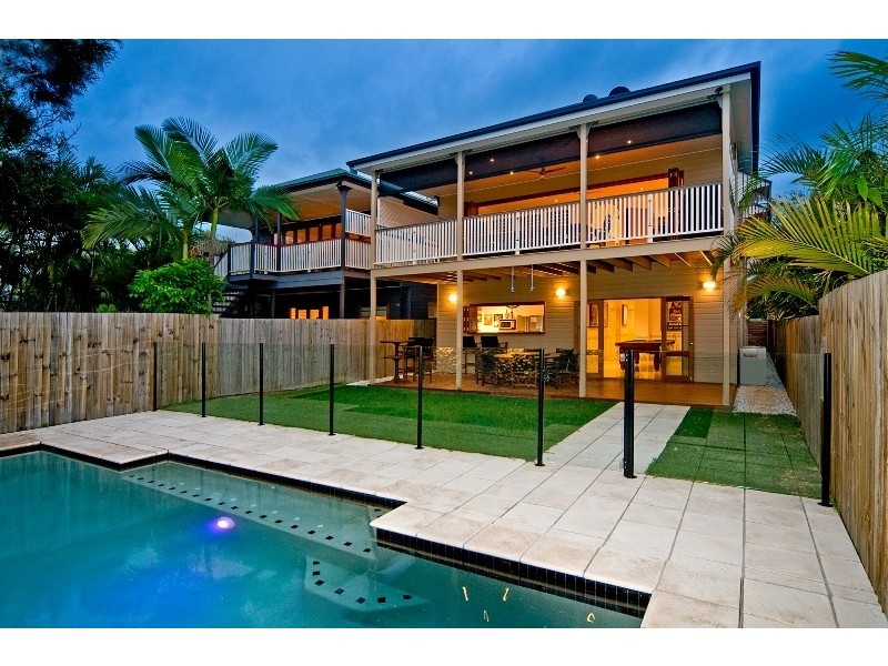 134 Barton Road, Hawthorne QLD 4171