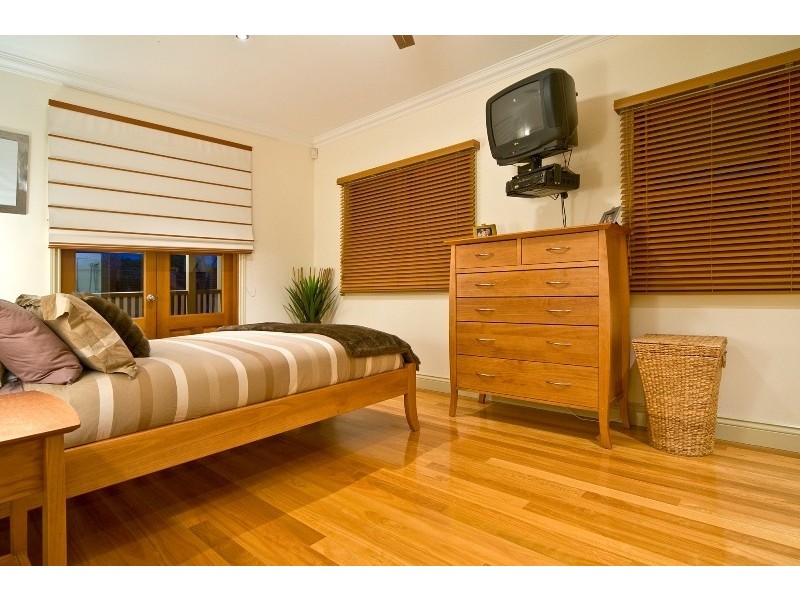 134 Barton Road, Hawthorne QLD 4171
