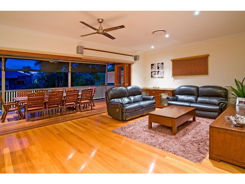 134 Barton Road, Hawthorne QLD 4171