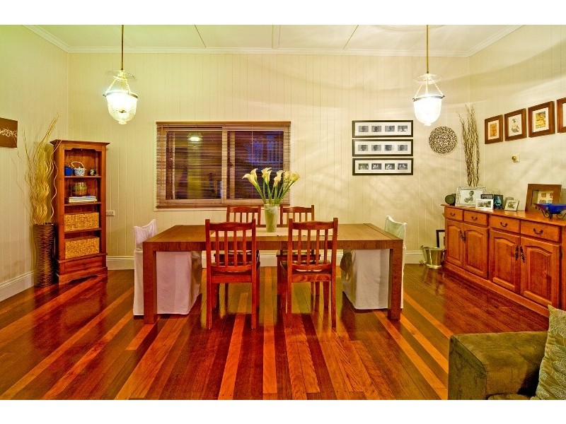 10 Grosvenor Street, Balmoral QLD 4171