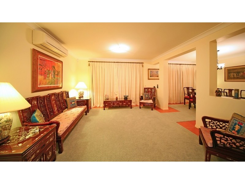 12 Forest Place, Carindale QLD 4152