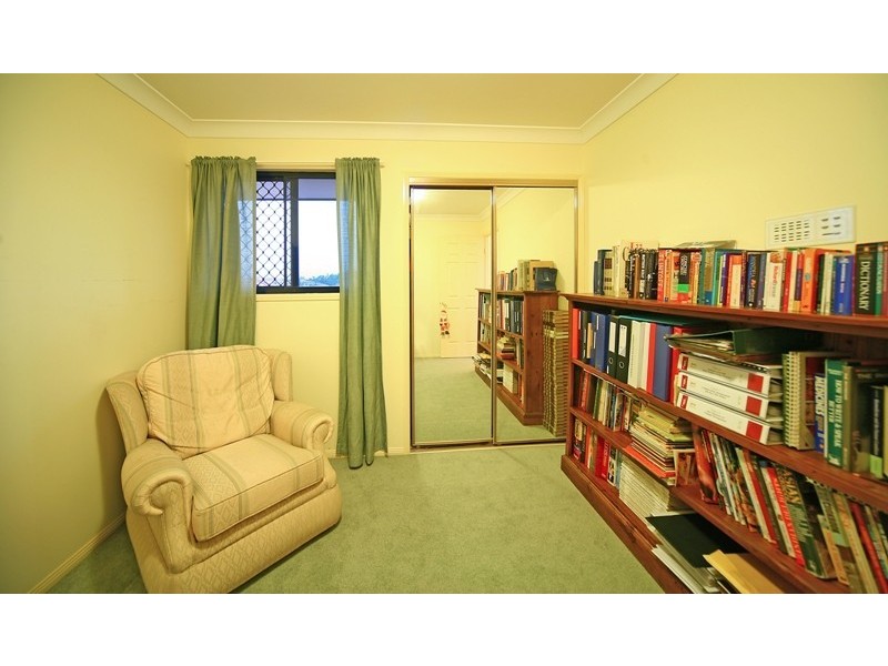 12 Forest Place, Carindale QLD 4152