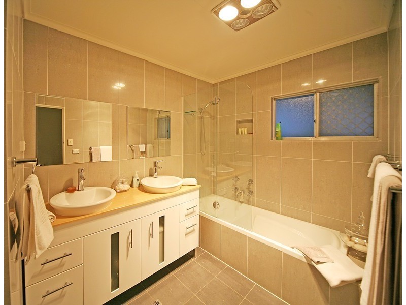 60 Bentley Street, Morningside QLD 4170