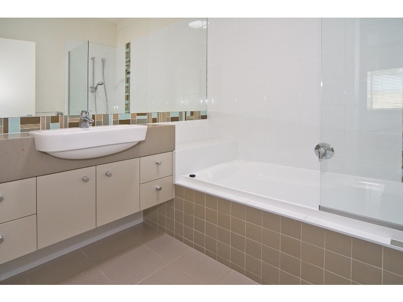 19a Park Street, Hawthorne QLD 4171