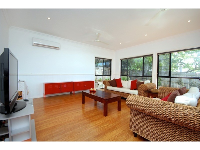 12a Thorpe Street, Balmoral QLD 4171