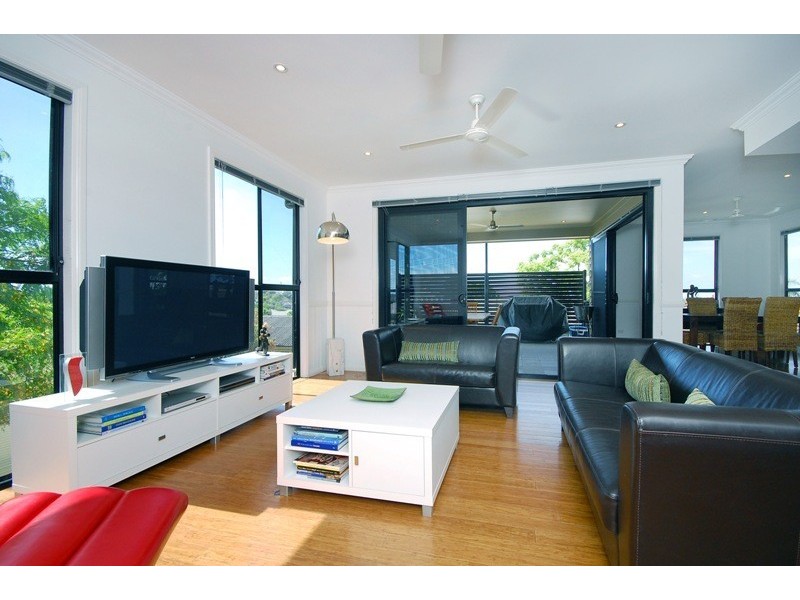 12a Thorpe Street, Balmoral QLD 4171