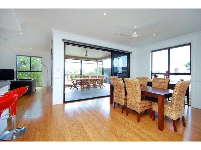 12a Thorpe Street, Balmoral QLD 4171