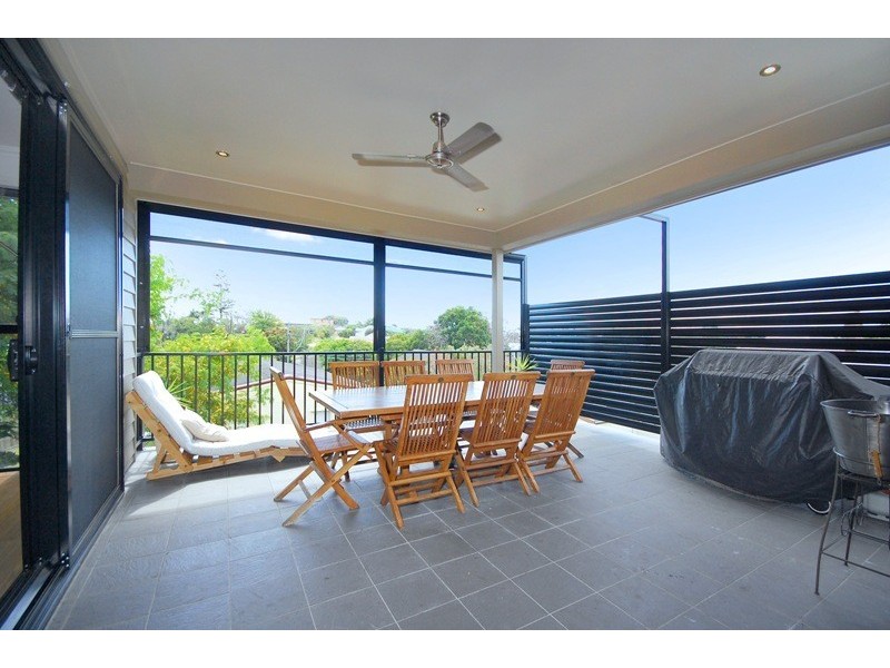 12a Thorpe Street, Balmoral QLD 4171