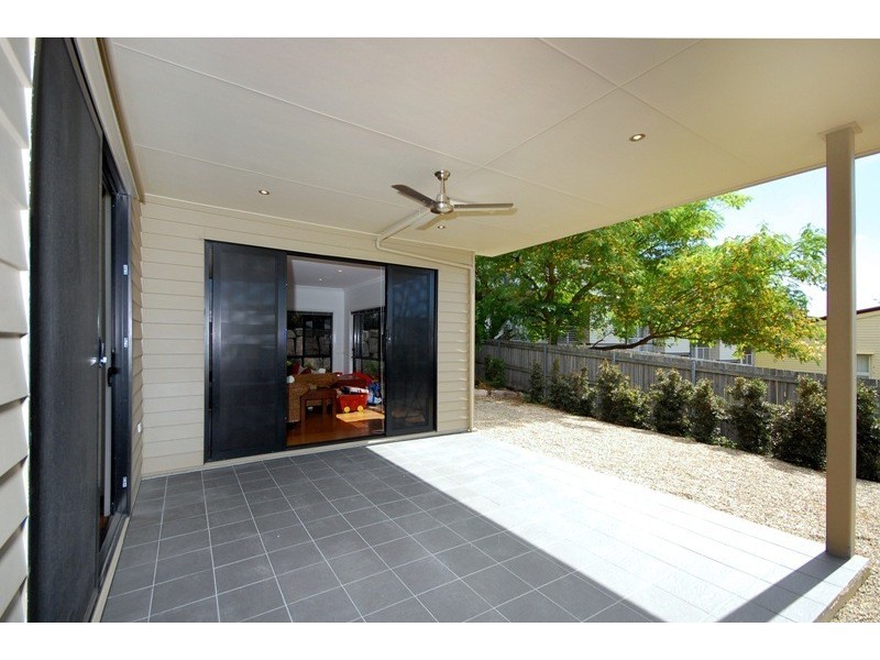 12a Thorpe Street, Balmoral QLD 4171