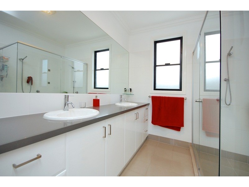 12a Thorpe Street, Balmoral QLD 4171