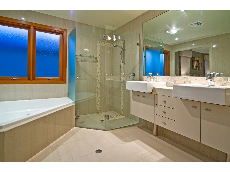 42 Brussels Avenue, Morningside QLD 4170