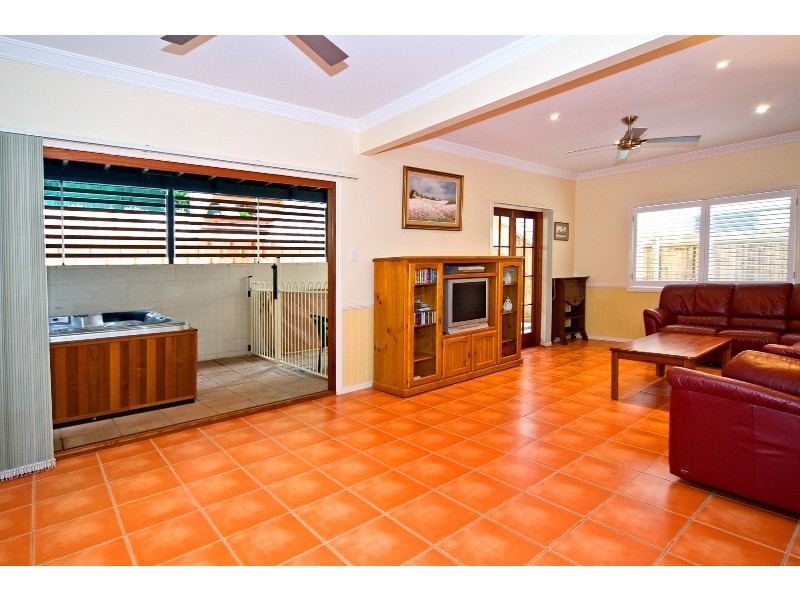 40 Overend Street, Norman Park QLD 4170