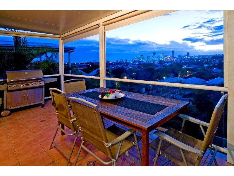 12 Dilkera Street, Balmoral QLD 4171