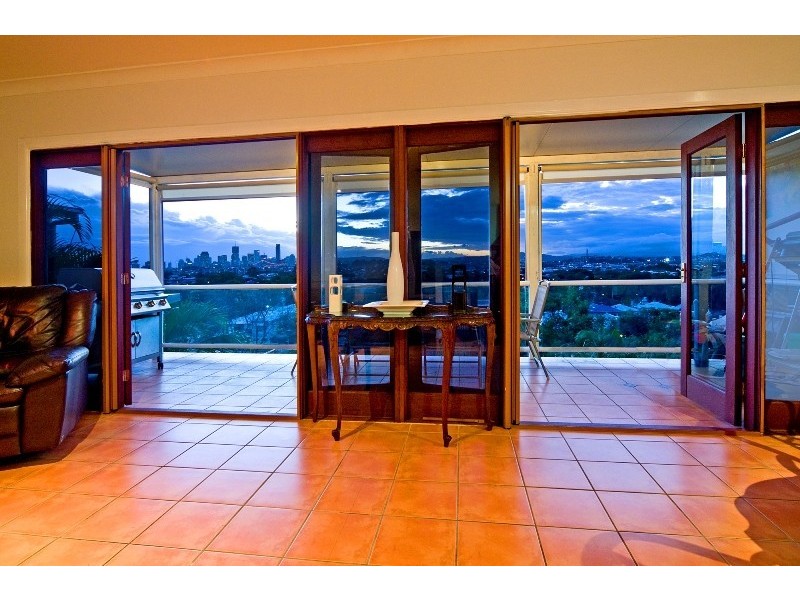 12 Dilkera Street, Balmoral QLD 4171