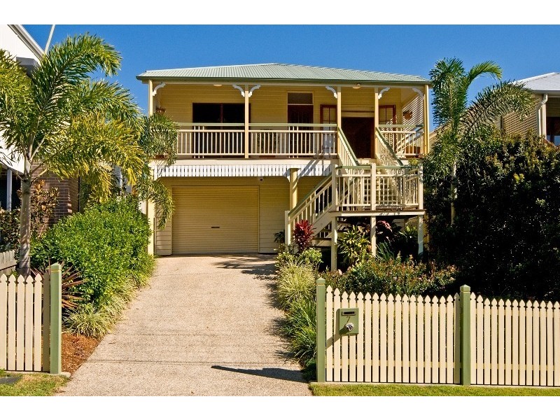 7 Esmonde Place, Coorparoo QLD 4151