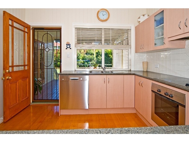 7 Esmonde Place, Coorparoo QLD 4151