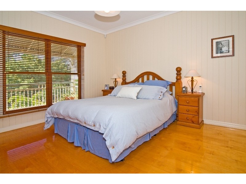 7 Esmonde Place, Coorparoo QLD 4151