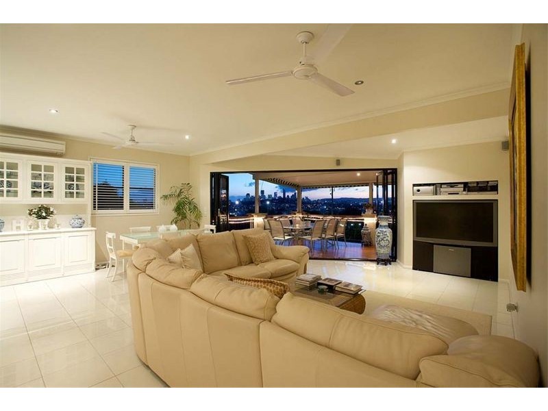 24 Pine Street, Bulimba QLD 4171