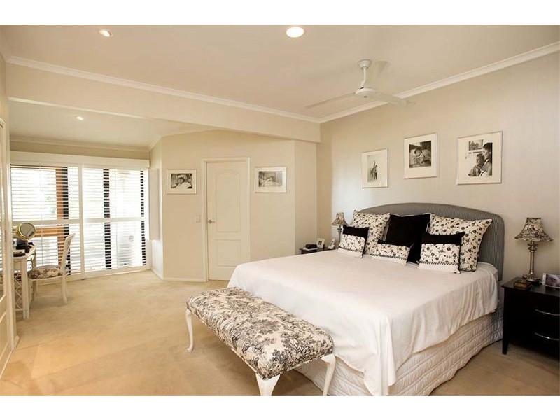 24 Pine Street, Bulimba QLD 4171