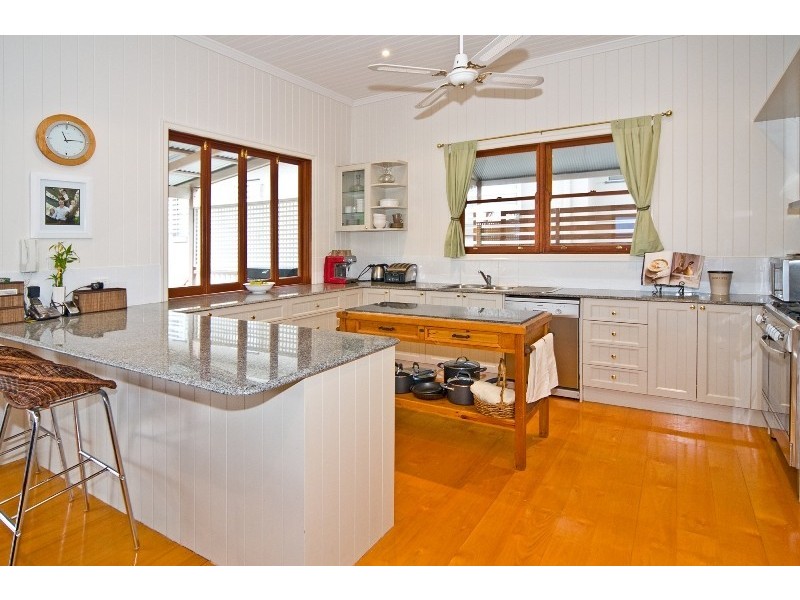 10 Govett Avenue, Hawthorne QLD 4171