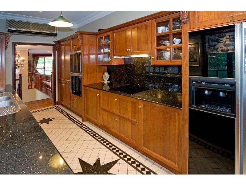 11 Henderson Street, Bulimba QLD 4171