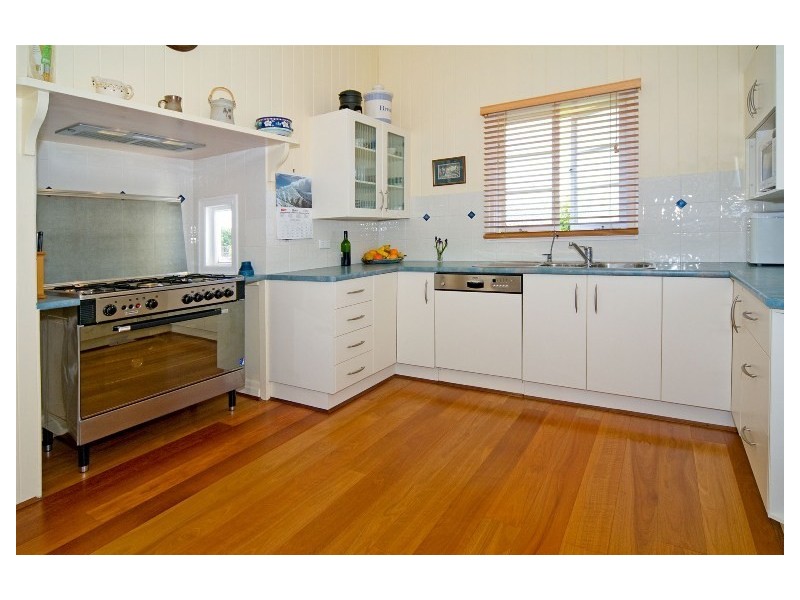 96 MacDonald Street, Norman Park QLD 4170