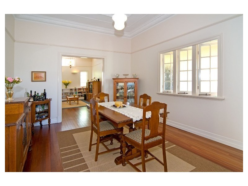 96 MacDonald Street, Norman Park QLD 4170