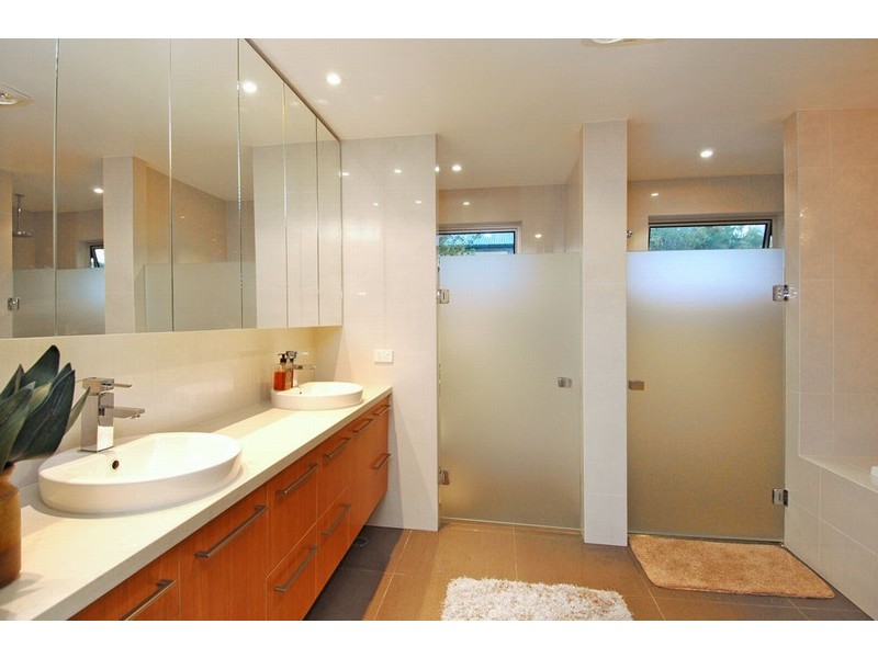 4 Spica Street, Coorparoo QLD 4151