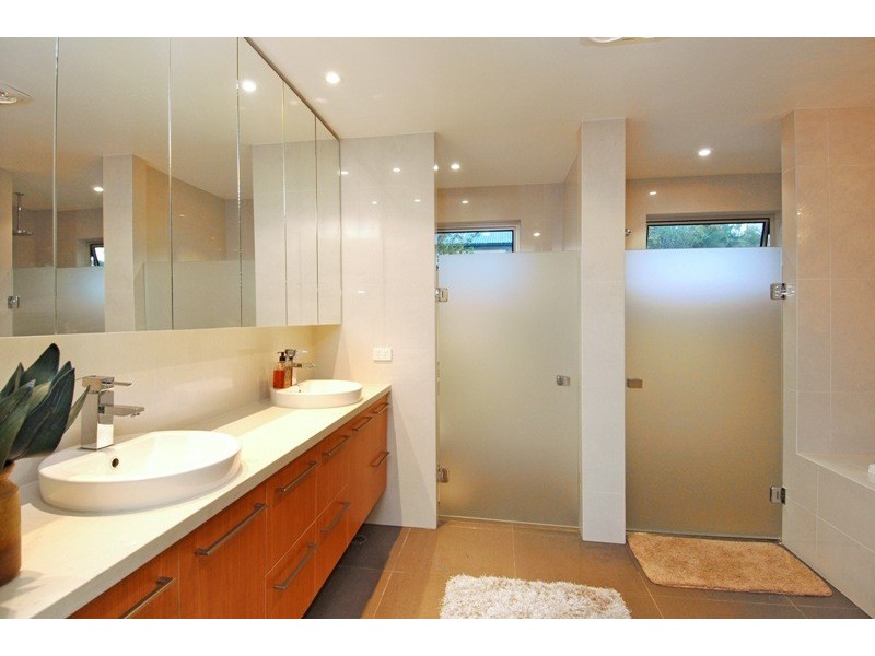 4 Spica Street, Coorparoo QLD 4151