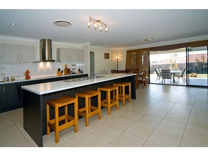 12 Vaucluse Place, Parkinson QLD 4115