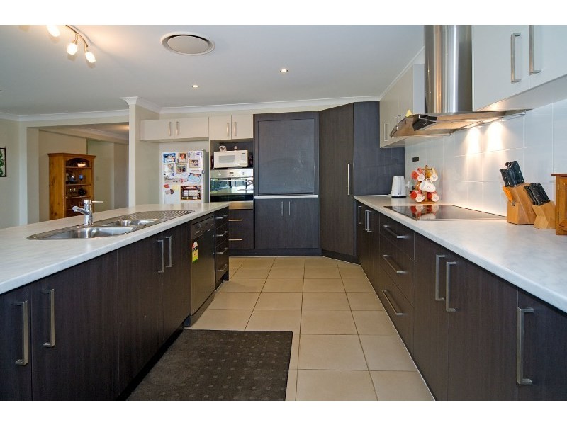 12 Vaucluse Place, Parkinson QLD 4115