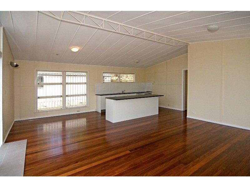 43 Castle Hill Street, Holland Park West QLD 4121