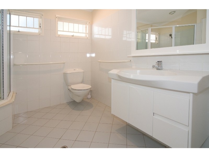 43 Castle Hill Street, Holland Park West QLD 4121