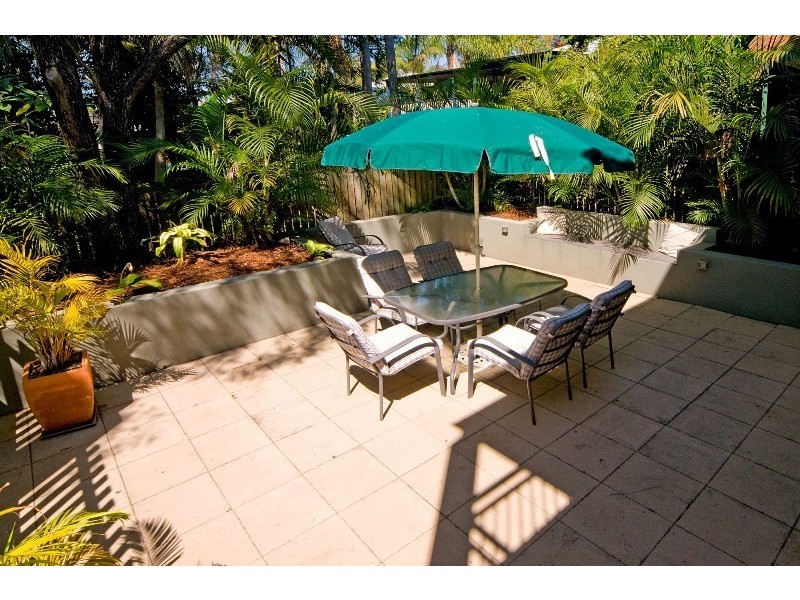 2/70 Jellicoe Street, Coorparoo QLD 4151