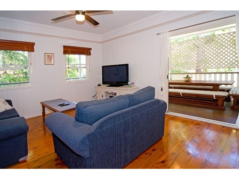 17 Cottell Street, Norman Park QLD 4170