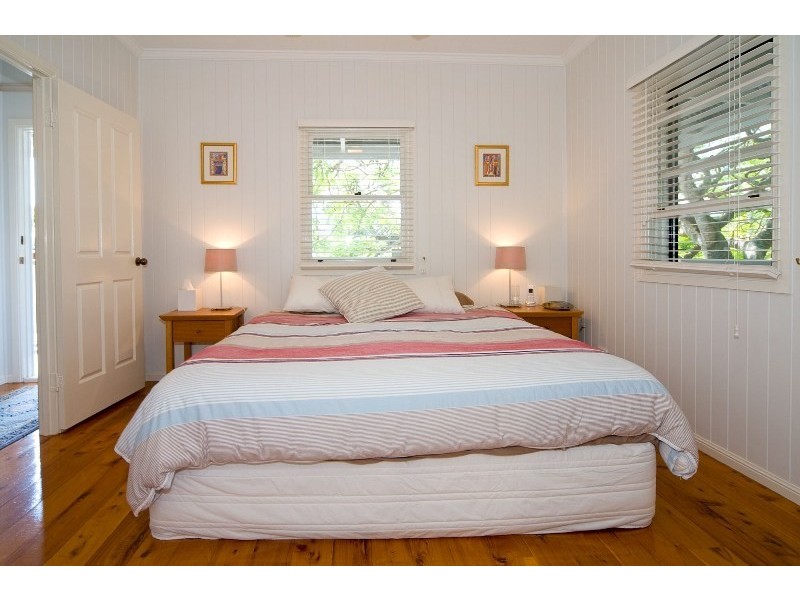 17 Cottell Street, Norman Park QLD 4170