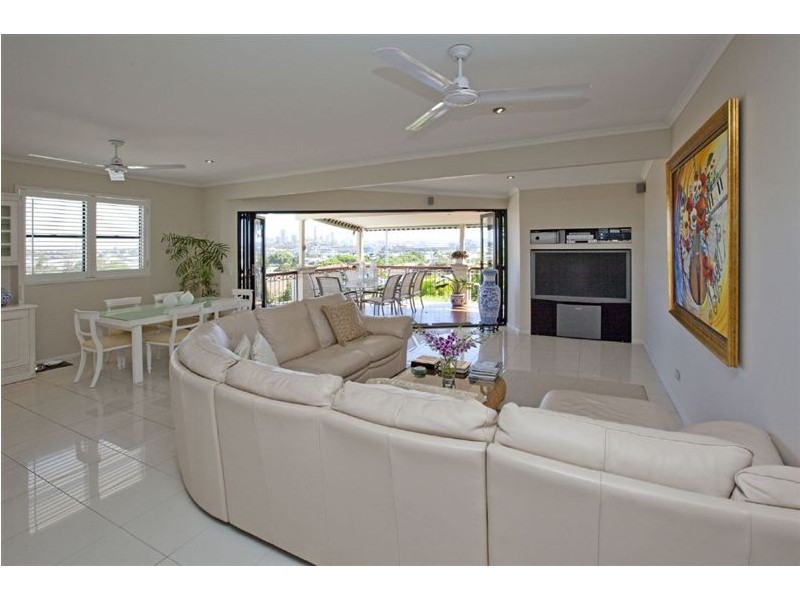 24 Pine Street, Bulimba QLD 4171