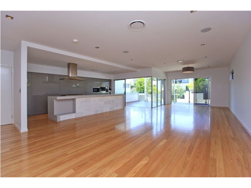 120 Barton Road, Hawthorne QLD 4171