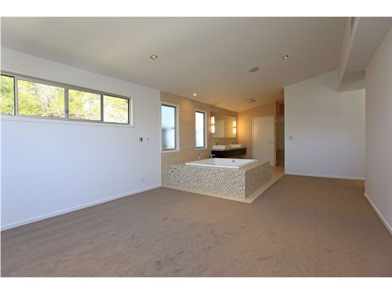 120 Barton Road, Hawthorne QLD 4171