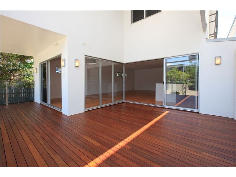 120 Barton Road, Hawthorne QLD 4171