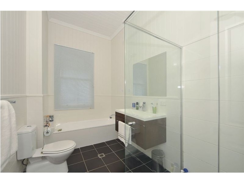 9 Henderson Street, Bulimba QLD 4171