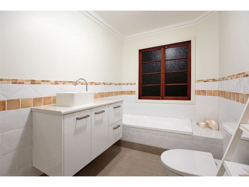 20 Pollock Street, Balmoral QLD 4171