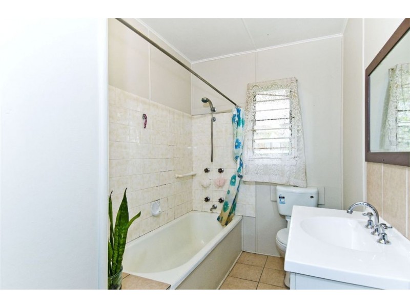 42 Third Street, Camp Hill QLD 4152