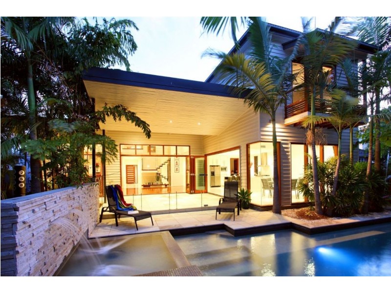 27 McDonald Street, Hawthorne QLD 4171